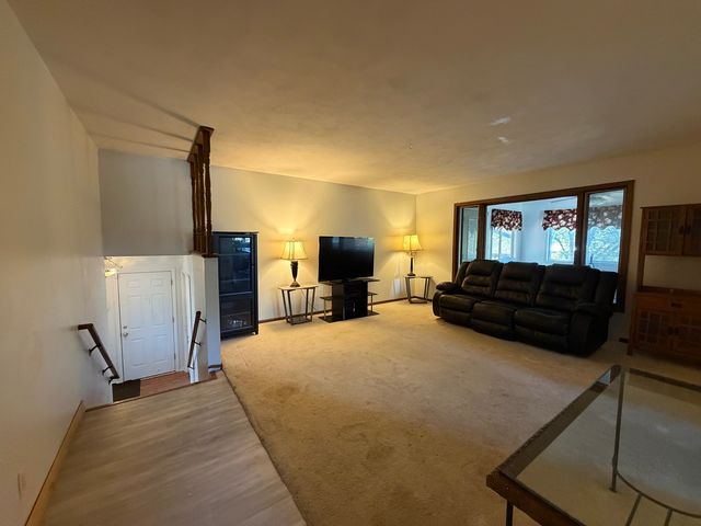 2041 Winchester Drive, Freeport, IL 61032