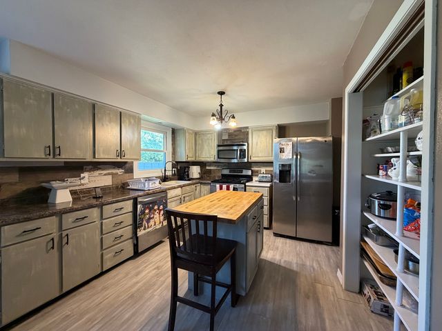 2041 Winchester Drive, Freeport, IL 61032