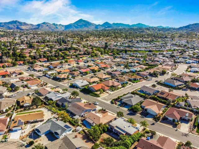 16598 Casero Rd, San Diego, CA 92128