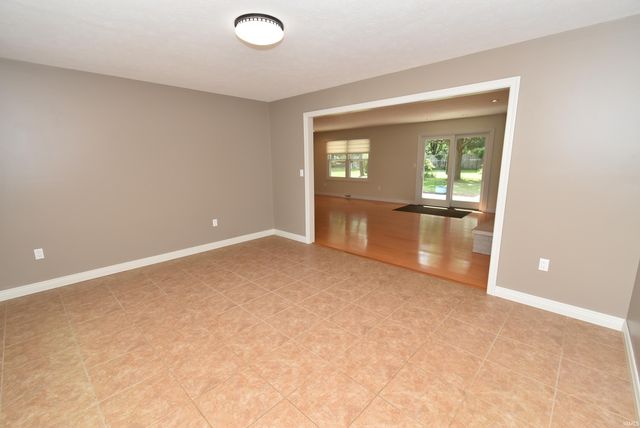 602 S Park Drive, Fowler, IN 47944