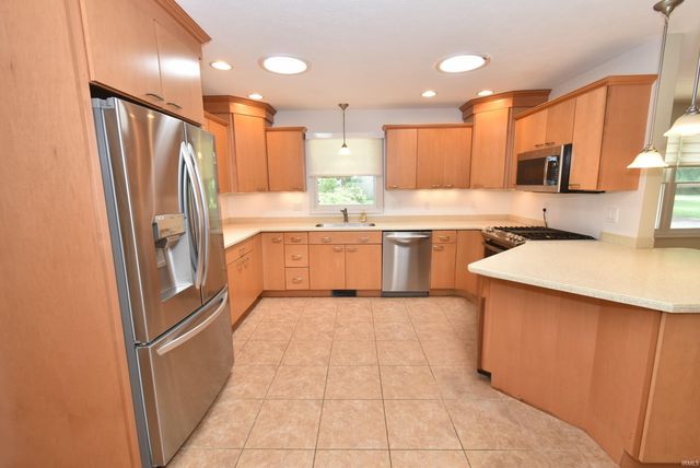 602 S Park Drive, Fowler, IN 47944