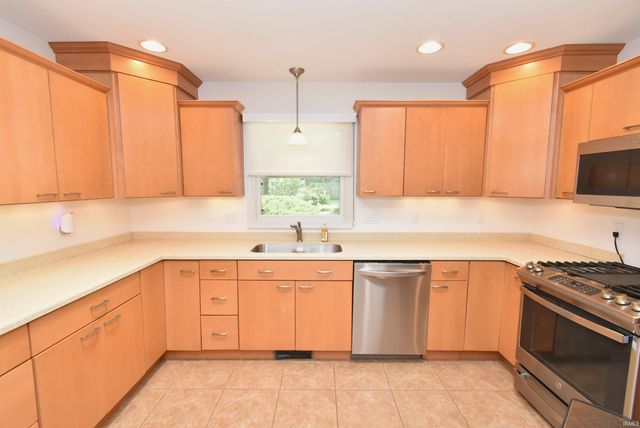 602 S Park Drive, Fowler, IN 47944