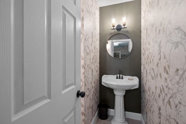 17 Federal Corner Road, Tuftonboro, NH 03816