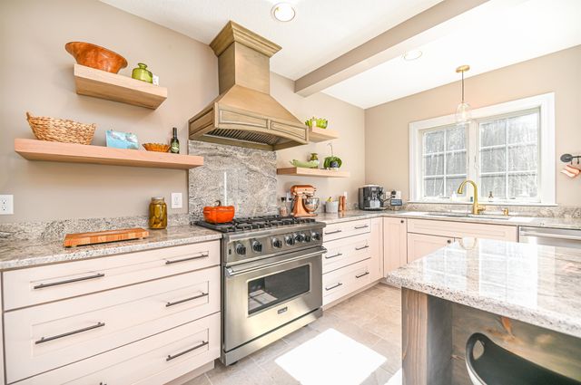 17 Federal Corner Road, Tuftonboro, NH 03816