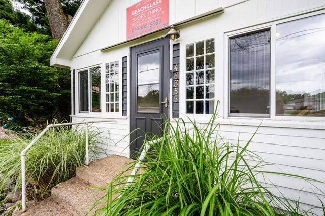 46355 Grand Beach Road, Grand Beach Vllg, MI 49117
