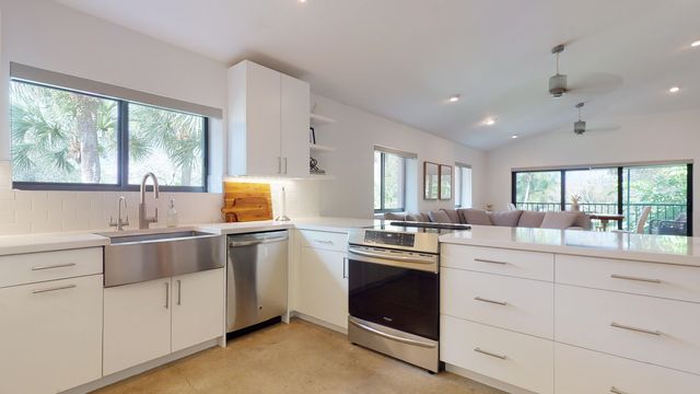 1101 DUNCAN Circle 201, Palm Beach Gardens, FL 33418