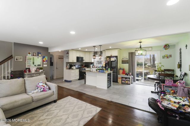 14 Juniper Avenue, Manalapan, NJ 07726