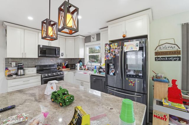 14 Juniper Avenue, Manalapan, NJ 07726