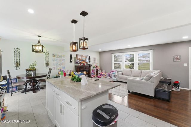 14 Juniper Avenue, Manalapan, NJ 07726