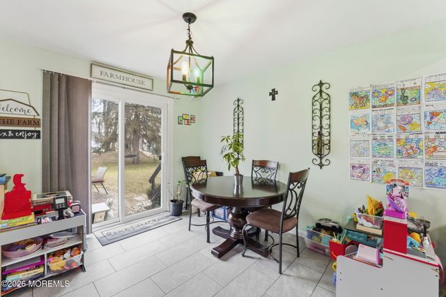 14 Juniper Avenue, Manalapan, NJ 07726