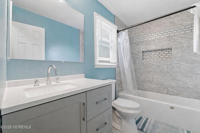 14 Juniper Avenue, Manalapan, NJ 07726