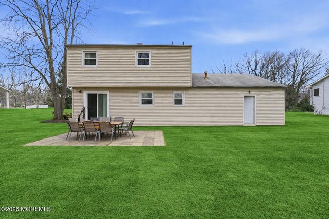 14 Juniper Avenue, Manalapan, NJ 07726