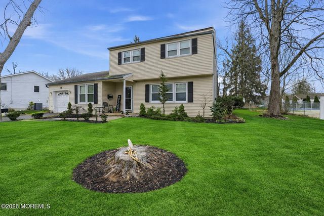 14 Juniper Avenue, Manalapan, NJ 07726