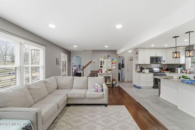 14 Juniper Avenue, Manalapan, NJ 07726