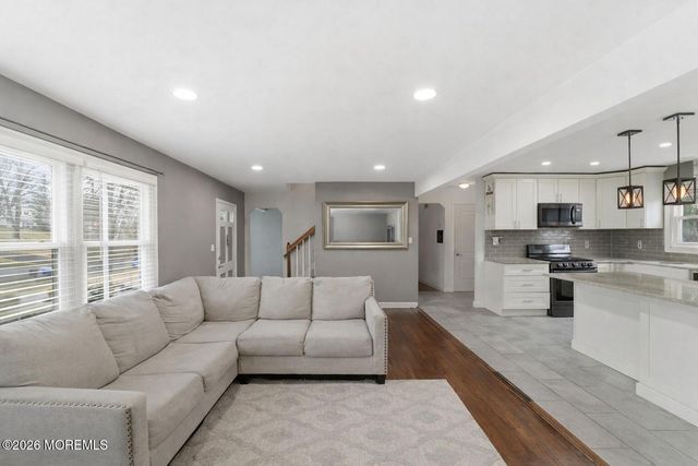 14 Juniper Avenue, Manalapan, NJ 07726