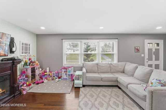 14 Juniper Avenue, Manalapan, NJ 07726