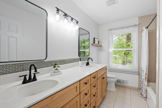 13500 Clinton Place, Burnsville, MN 55337