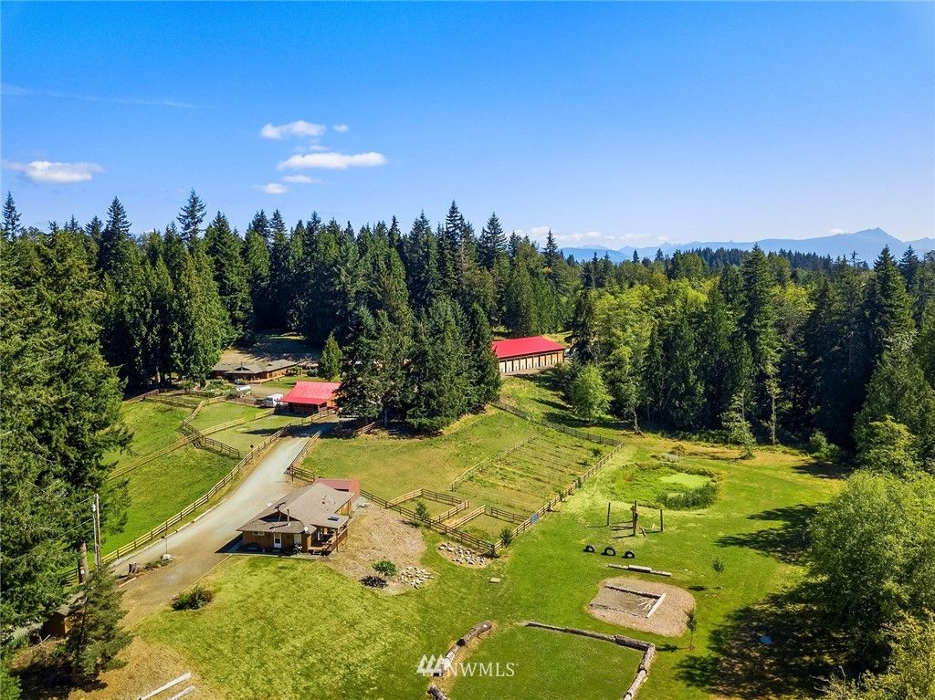 Image 1 of property listing at 12105 Ingraham Road, Snohomish, WA 98290