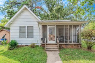 2021 N Poplar St, North Little Rock, AR 72114