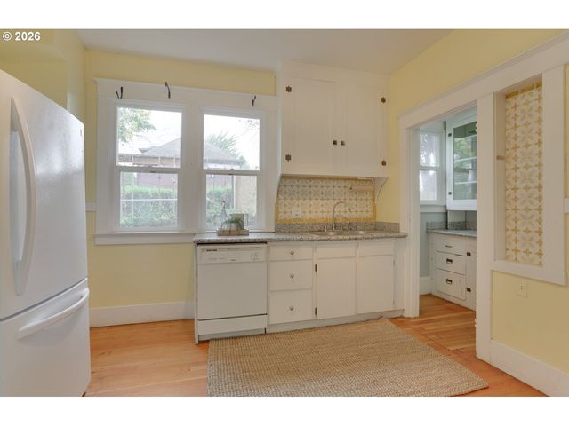 5824 N SYRACUSE St, Portland, OR 97203