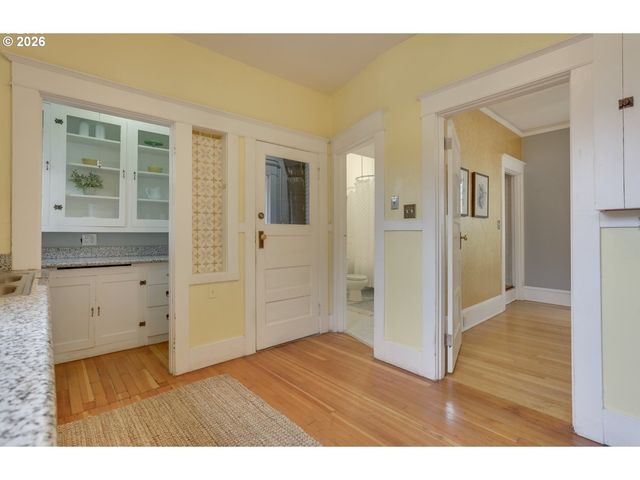 5824 N SYRACUSE St, Portland, OR 97203