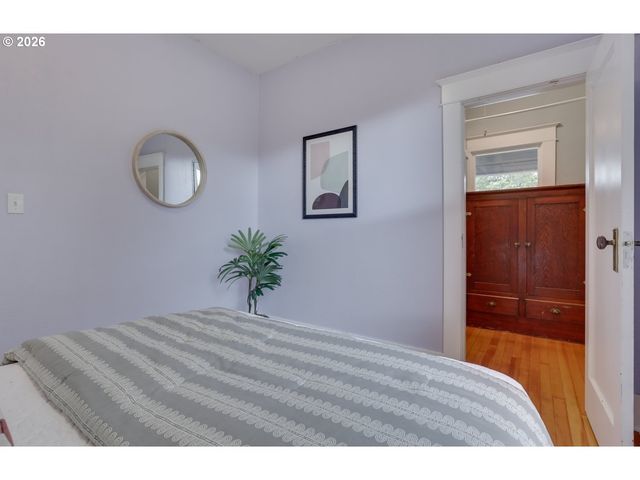 5824 N SYRACUSE St, Portland, OR 97203