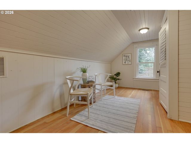 5824 N SYRACUSE St, Portland, OR 97203