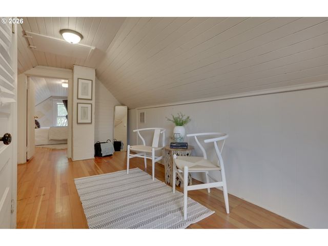 5824 N SYRACUSE St, Portland, OR 97203