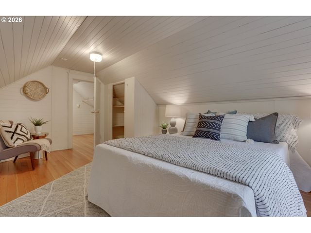 5824 N SYRACUSE St, Portland, OR 97203