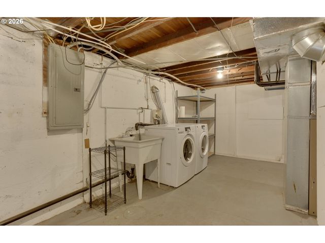 5824 N SYRACUSE St, Portland, OR 97203