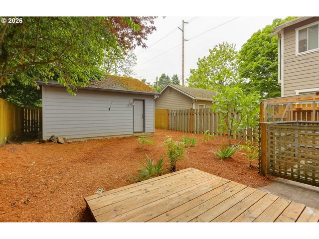 5824 N SYRACUSE St, Portland, OR 97203