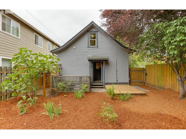 5824 N SYRACUSE St, Portland, OR 97203