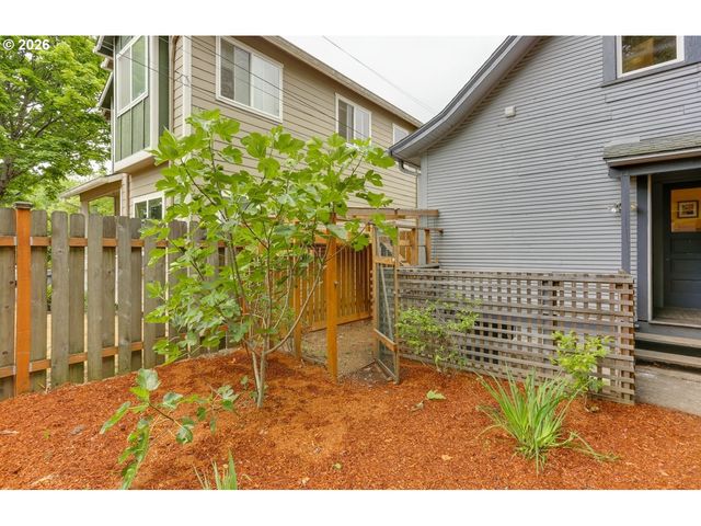 5824 N SYRACUSE St, Portland, OR 97203