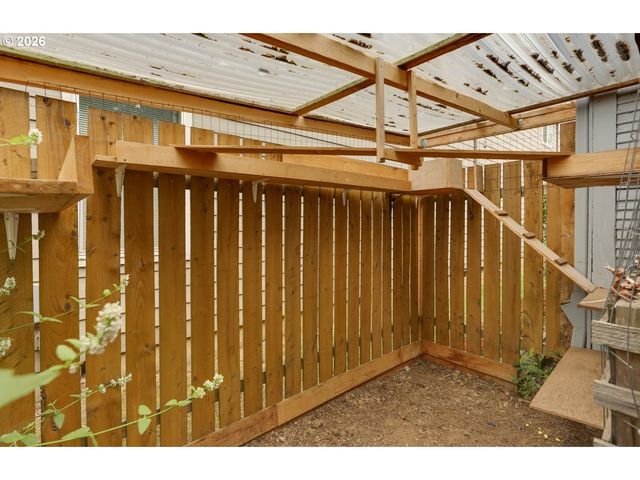 5824 N SYRACUSE St, Portland, OR 97203