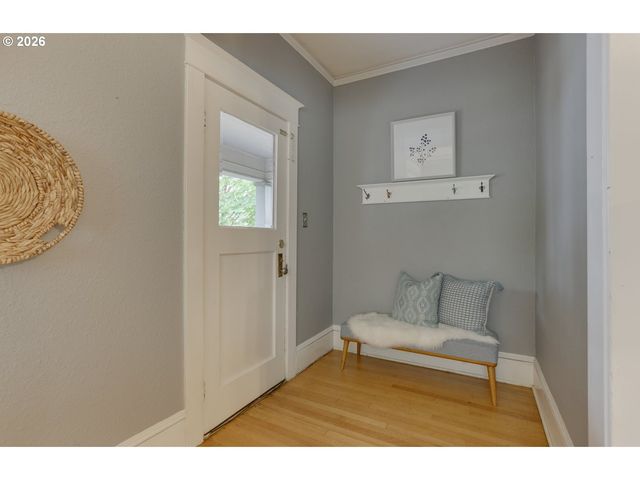 5824 N SYRACUSE St, Portland, OR 97203