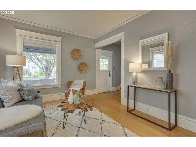 5824 N SYRACUSE St, Portland, OR 97203