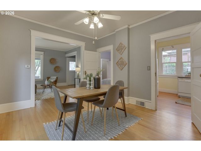 5824 N SYRACUSE St, Portland, OR 97203