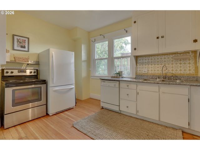 5824 N SYRACUSE St, Portland, OR 97203