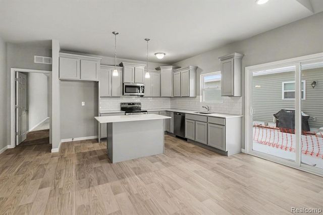 366 Dorchester Drive, Howell, MI 48855