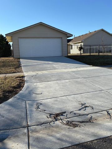 1625 E Woodbrook Ln, Derby, KS 67037