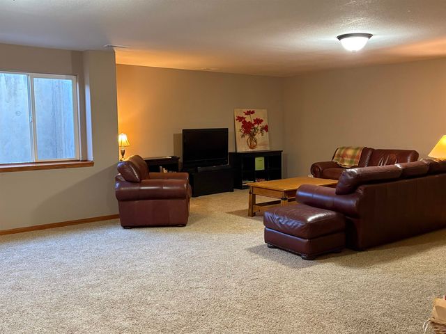 1625 E Woodbrook Ln, Derby, KS 67037