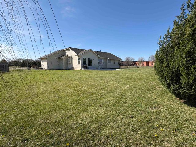 1625 E Woodbrook Ln, Derby, KS 67037