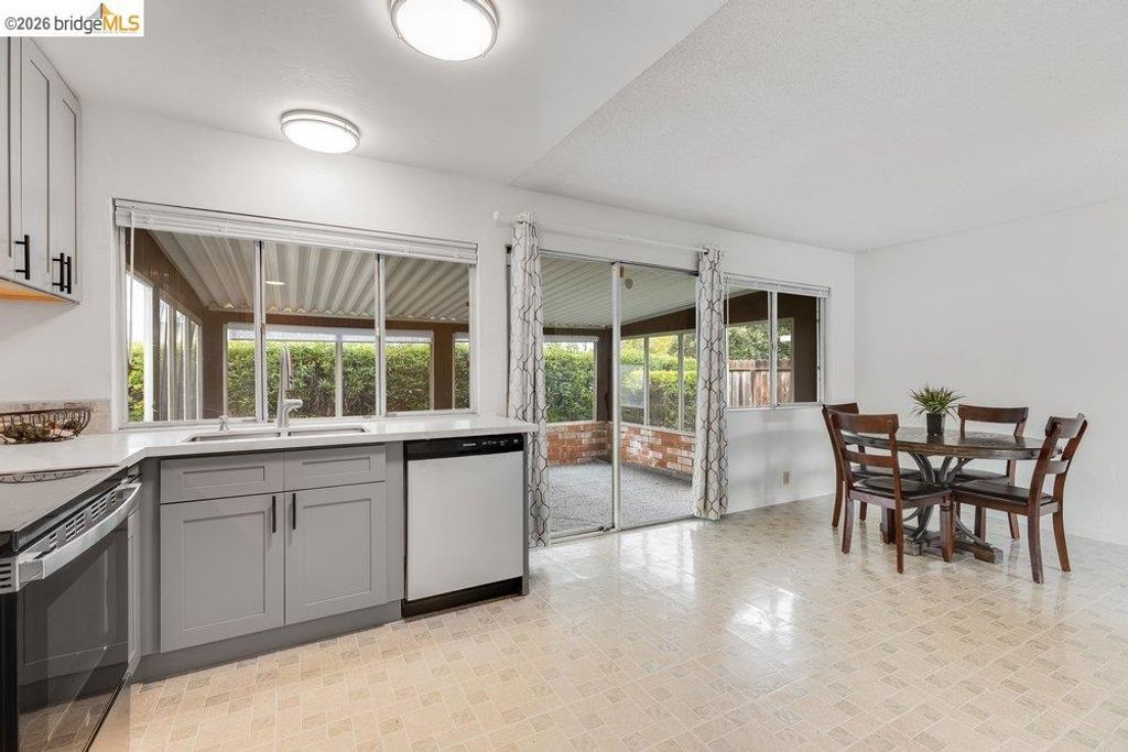 Image 11 of property listing at 341 Inverness Drive, Vallejo, CA 94589