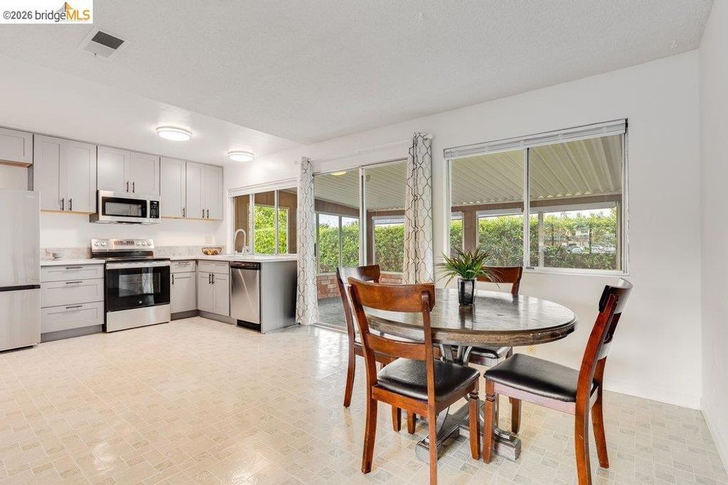 Image 8 of property listing at 341 Inverness Drive, Vallejo, CA 94589