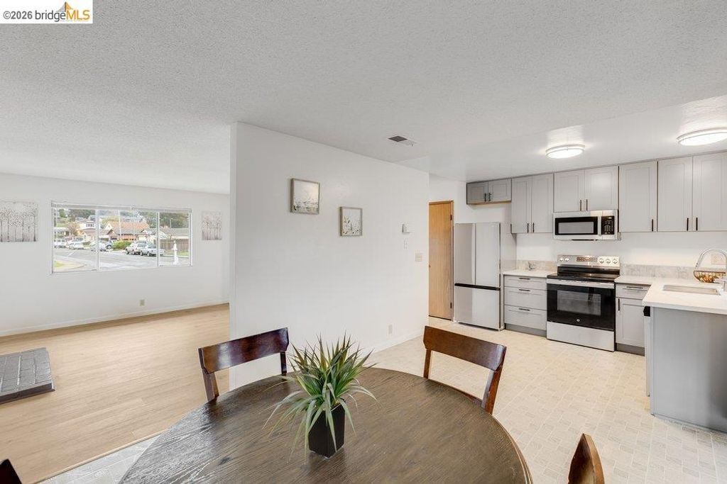 Image 9 of property listing at 341 Inverness Drive, Vallejo, CA 94589