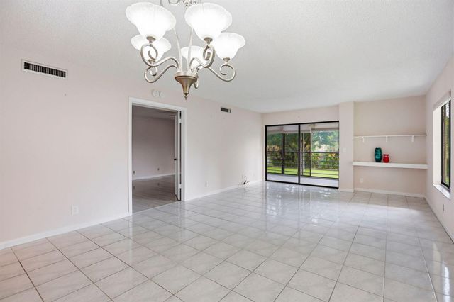 10110 Cedar Point Boulevard 206, Boynton Beach, FL 33437