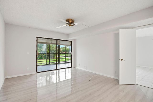 10110 Cedar Point Boulevard 206, Boynton Beach, FL 33437