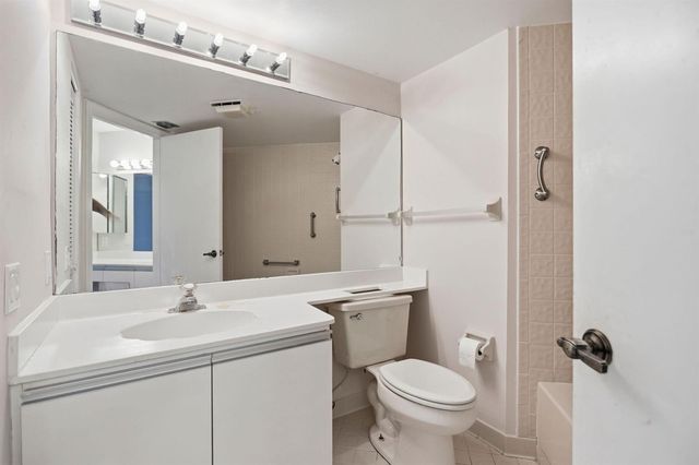 10110 Cedar Point Boulevard 206, Boynton Beach, FL 33437