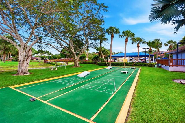 10110 Cedar Point Boulevard 206, Boynton Beach, FL 33437