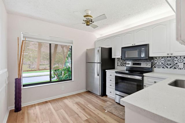 10110 Cedar Point Boulevard 206, Boynton Beach, FL 33437